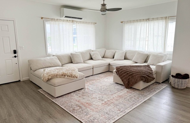 3 Bedroom North Shore Home with AC- 30 day