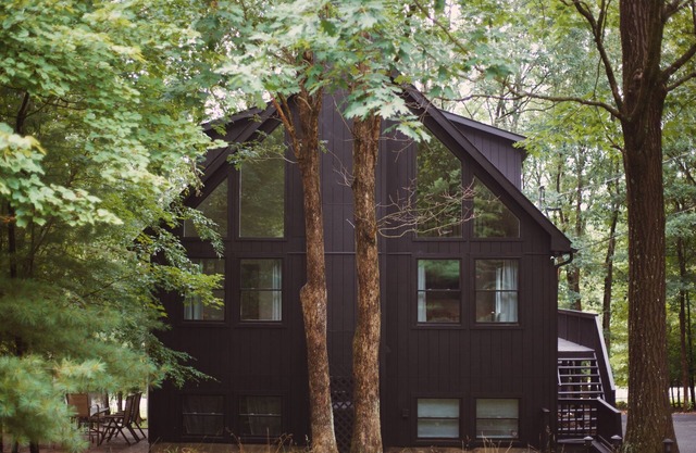 3-bedroom Poconos chalet for art and design lovers