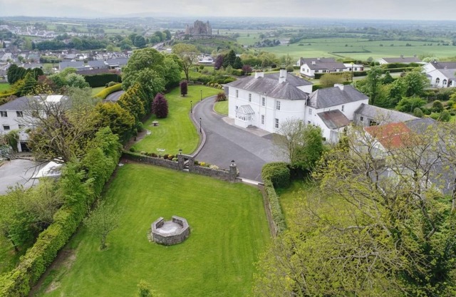 Tranquil Retreat overlooking The Rock of Cashel