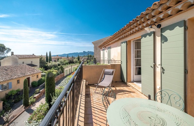 3 BEDROOM TOWNHOUSE WITH GARDEN (N°527)