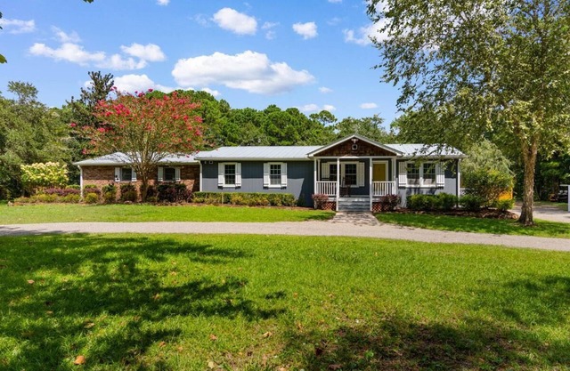 3 Bedroom Vacation Home with Salt Water Pool