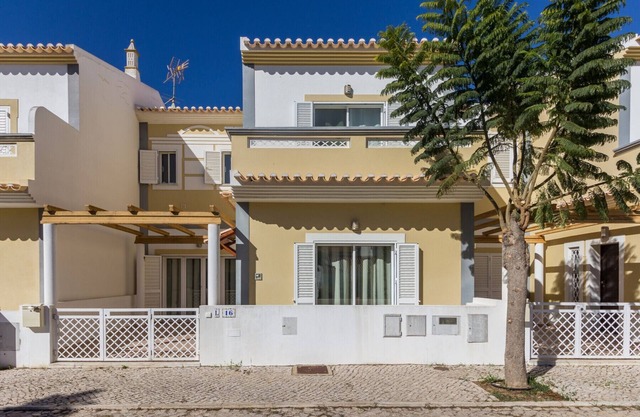 Villa de 3 dormitorios con piscina privada y wifi by AlgarveManta (25V3)