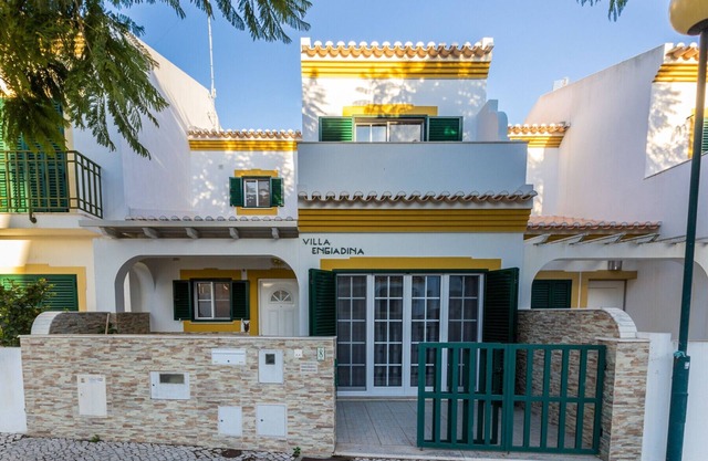 Vivienda V3 con Patio y WIFI by AlgarveManta (55V3)
