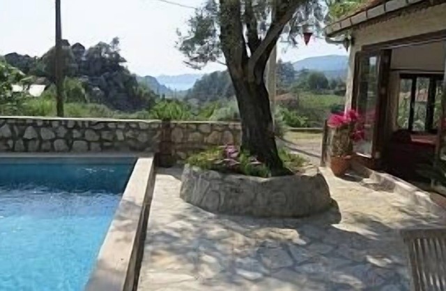 Villa de 3 dormitorios con piscina privada y vistas al mar