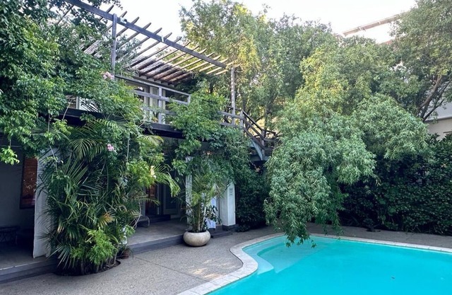 3 bedroom Villa with a swimming pool "hidden gem and an oasis" in Green Point.