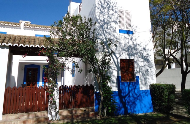 Villa de 3 dormitorios y 2 baños en urbanización con una gran piscina a pie de playa