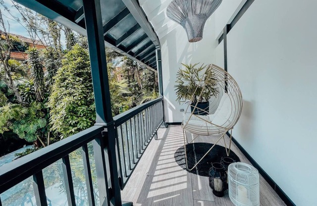 3 Bedrooms 3.5 Bathrooms