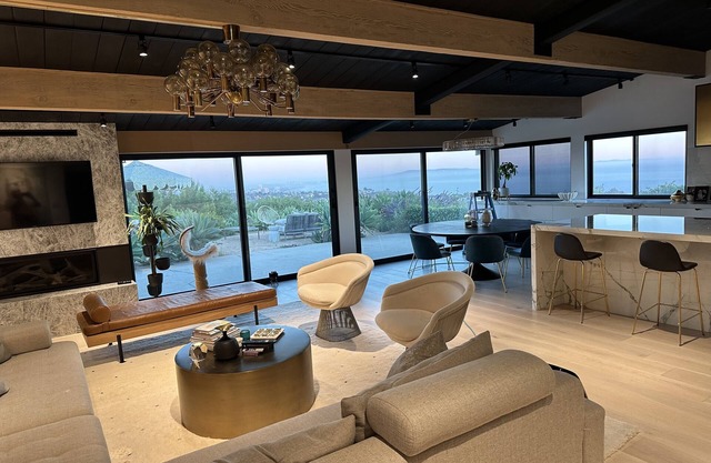 3 bedrooms 4 bath magical ocean view modern home w/ hot tub in the Palisades