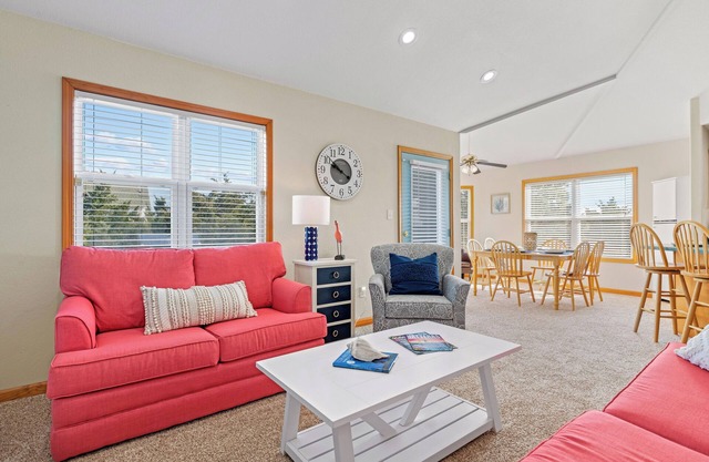 3 Bedrooms w/ Hot Tub & Fire Pit! Pet Friendly