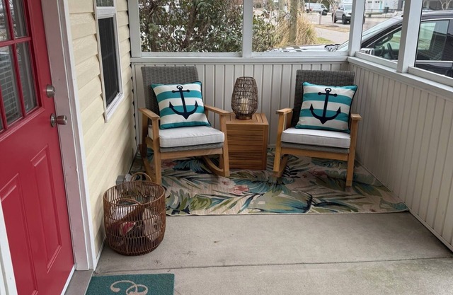 3 BLOCKS TO BEACH & BOULEVARD - Lindy's Landing, 3 BLOCKS FROM THE BEACH & BOULEVARD -Lindy's Landin