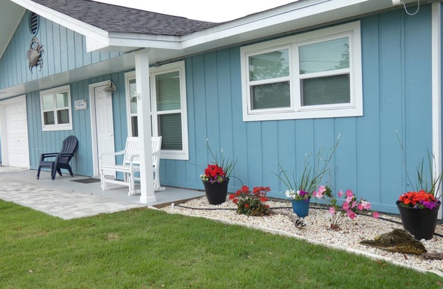 3+ BR Home in quiet area -- short walk to beach!