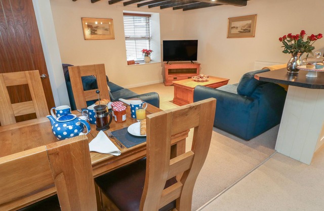 3 EDEN LODGE, pet friendly in Kirkby Stephen