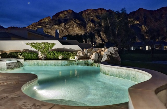 Lujoso oasis en el desierto, vistas nocturnas a la montaña y al golf, piscina de agua salada y spa