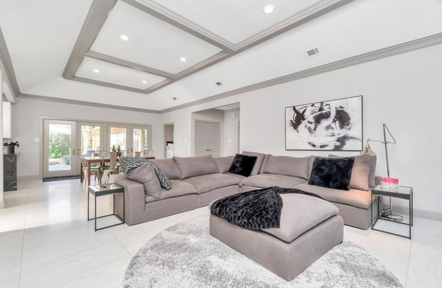 Designer Home, 30+ Night only ,BP Petroleum 3 Mins