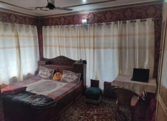 3 KMS TO DAL LAKE 2BR IN A RESIDENTIAL HOME