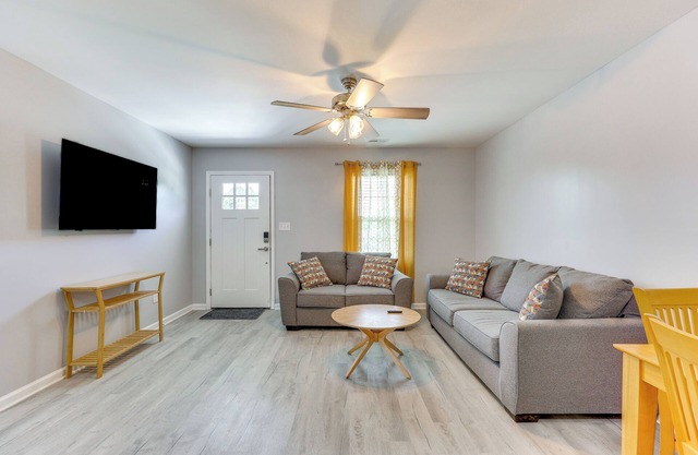 3 Mi to Brunswick Community College: Cozy Duplex!