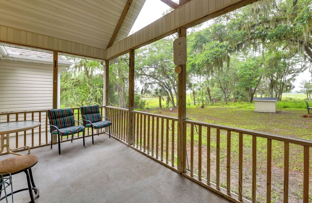 3 Mi to Historic Dtwn: Family Retreat in Beaufort!
