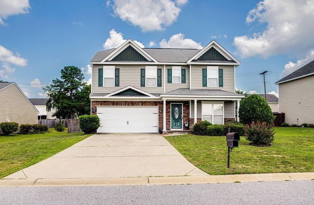 3 Mi to Village at Sandhill: Family Home w/ Yard!