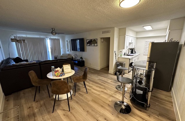 3 Min Walk to Strip / Free Parking Near Stratosphere Casino / Entire Apartment