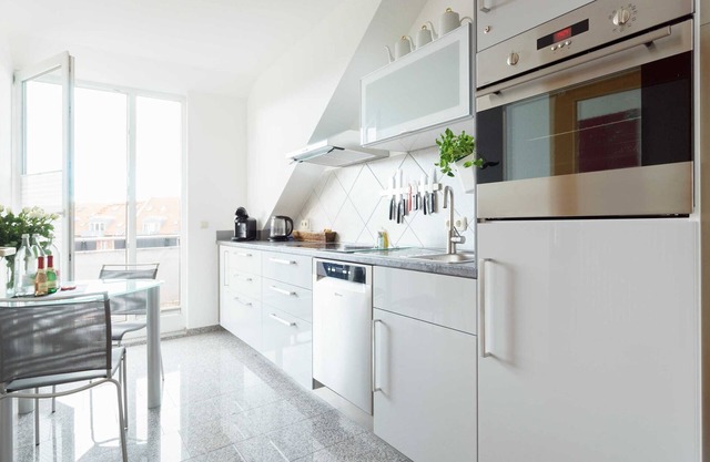 3 Raum-wohnung mit Blick auf die Zitadelle Petersberg - Neu-wohnung mit Blick auf die Zitadelle