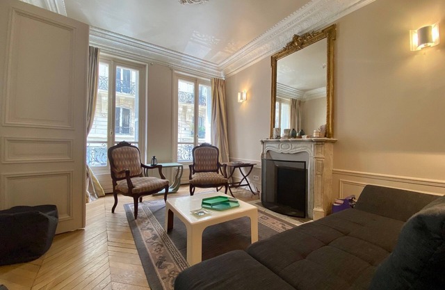 3-room Condorcet district Maubeuge Montmartre Grands Boulevards