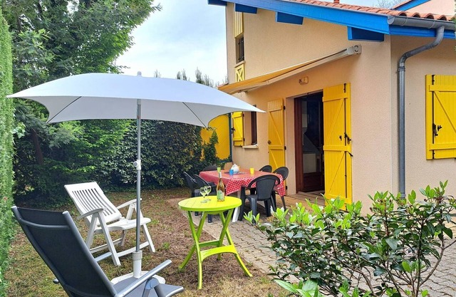 Casa de 3 habitaciones con piscina en Village Océlandes