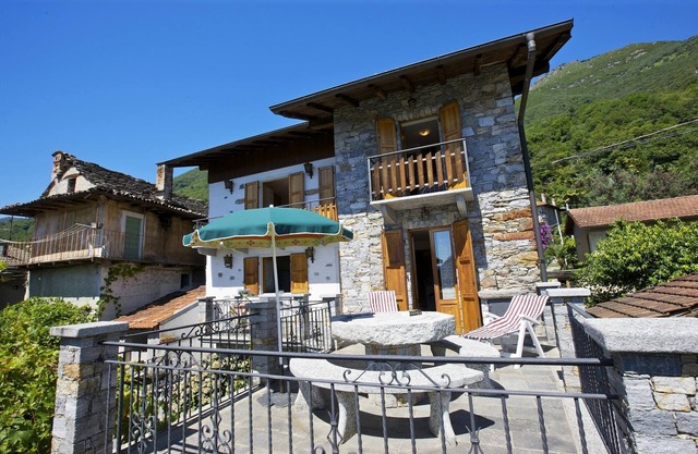 Rústico de 3 habitaciones con amplia área al aire libre en un lugar tranquilo y soleado