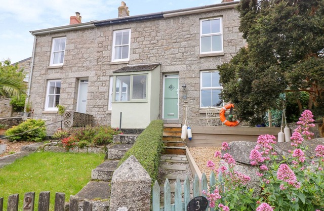 3 cabañas de la selva, MOUSEHOLE