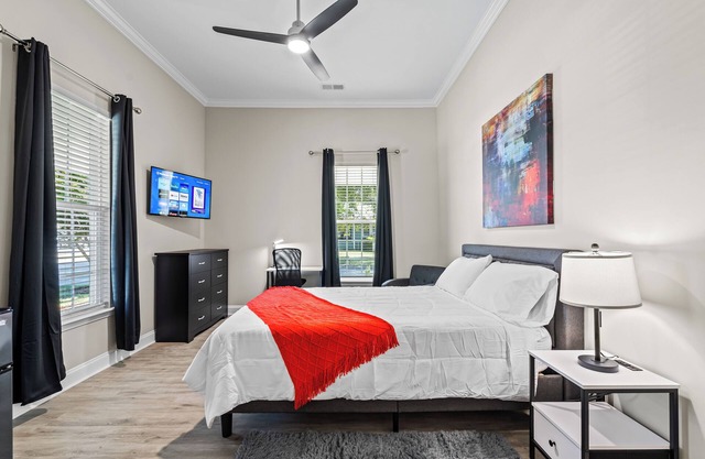 30+ DAY STAY KINGS MOUNTAIN BUNGALOW - ROOM B