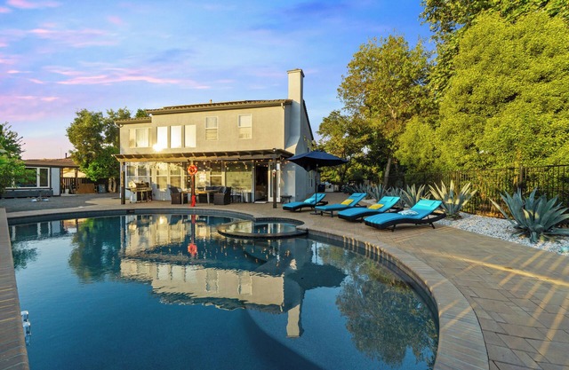 Luxury 5-BR Villa w Pool, Hot Spa, Nature, 3000 sqft,