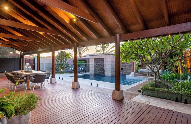 Beachside Retreat - 300m Walk to the Beach & Patio