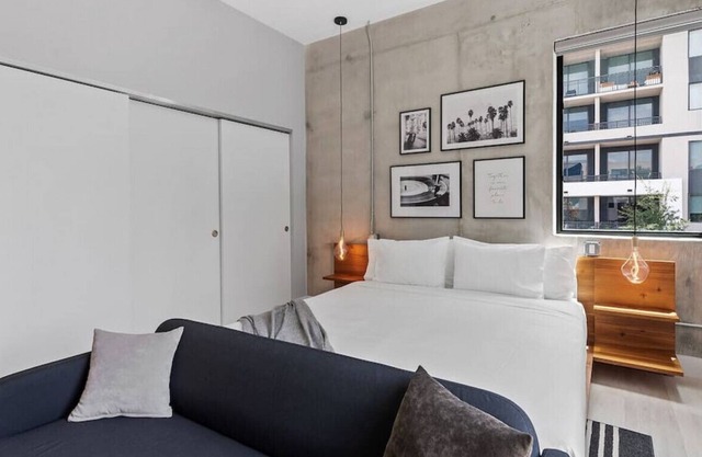 305 · Pretty Rola #305 Designer Apt.