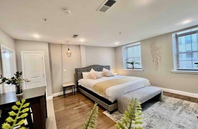 308 Cozy and warm King Bed APT in center city