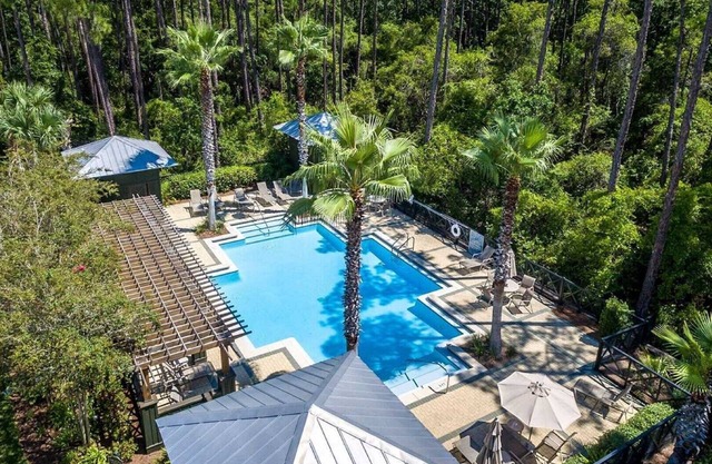 30A Beach House - Sleeps 18 - 5 Bedrooms - Pool, Walking Trail Free Golf Daily!