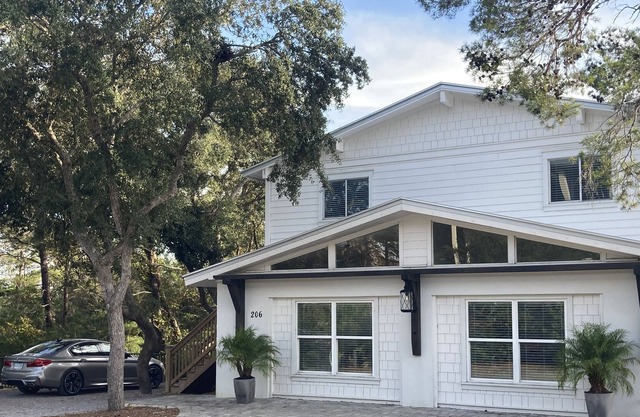 30A Beachside Betty -Walk To The Beach- LARGE PRIVATE POOL