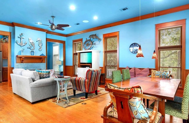 30A Grayt'n Greatful by AvantStay | Charming Home+Cottage, Walk to Western Lake