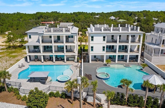 ¡DOS casas de vacaciones enormes con piscinas, jacuzzis y terrazas en la azotea en 30A!