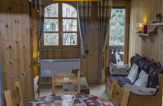Apartamento de 32m² totalmente reformado en estilo de montaña, orientado a brevent,