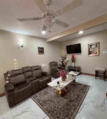 360 Rokview 2BR Second-Floor Suite