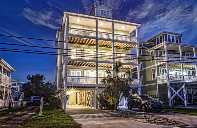 ¡Nuevo listado! 3600 pies cuadrados, 5ba / 5br, 11 camas, ascensor, <600 pies a la playa, con vista a la bahía
