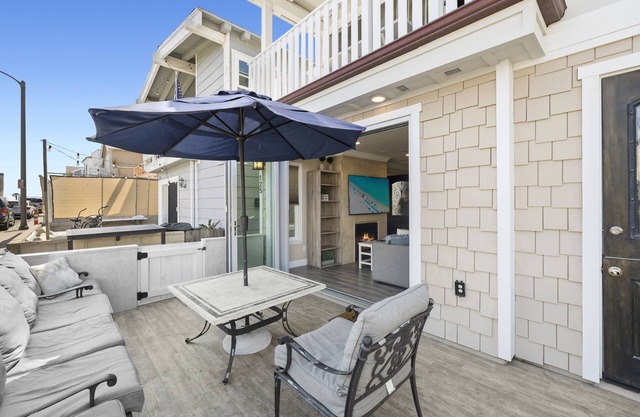39th St Beach House - Steps to Sand - Air-Conditioning, Bikes and beach gear!!