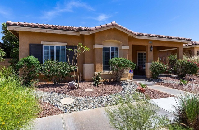 3bd/2.5ba Home, Plunge Pool/Hot Tub, Garage