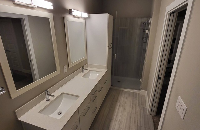 3BDRM TOWNHOUSE! 75IN TV...WIFI!