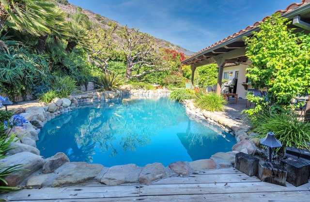 3BR/3BA Ocean View Retreat w/ pool/hot tub/bbq/parking