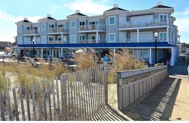 Condominio FRENTE AL MAR 3BR / 3BA en el paseo marítimo de Bethany con una PISCINA