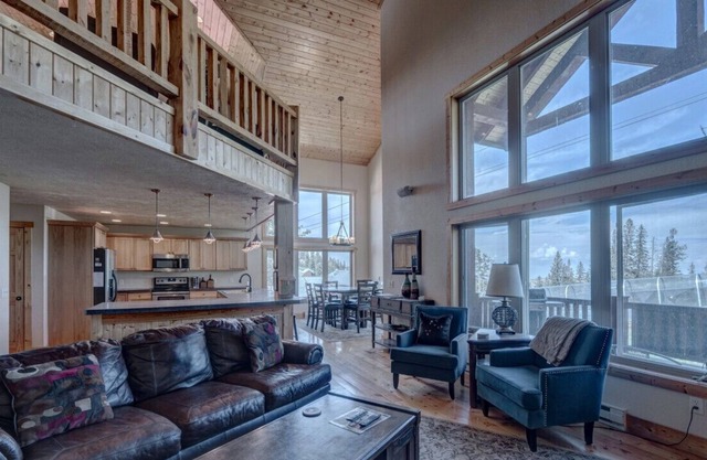 3BR Avalanche Chalet at Terry Peak w/ Hot Tub!