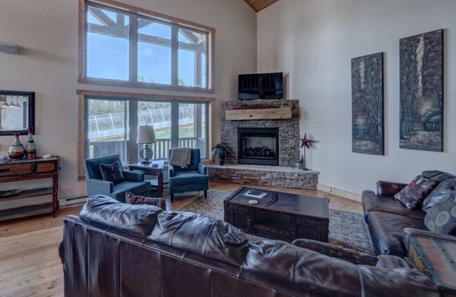 3BR Blackmoon Chalet at Terry Peak w/Hot Tub!