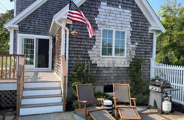 3BR Bright & Spacious East End Condo with Private Patio and 2 Parking Spaces.