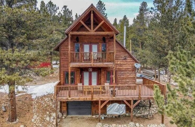 3BR Cabin Escape w/ Deck Twin Lakes Mountain View