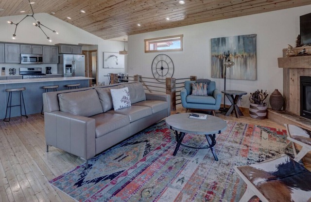3BR Kussy Chalet at Terry Peak with Hot Tub!